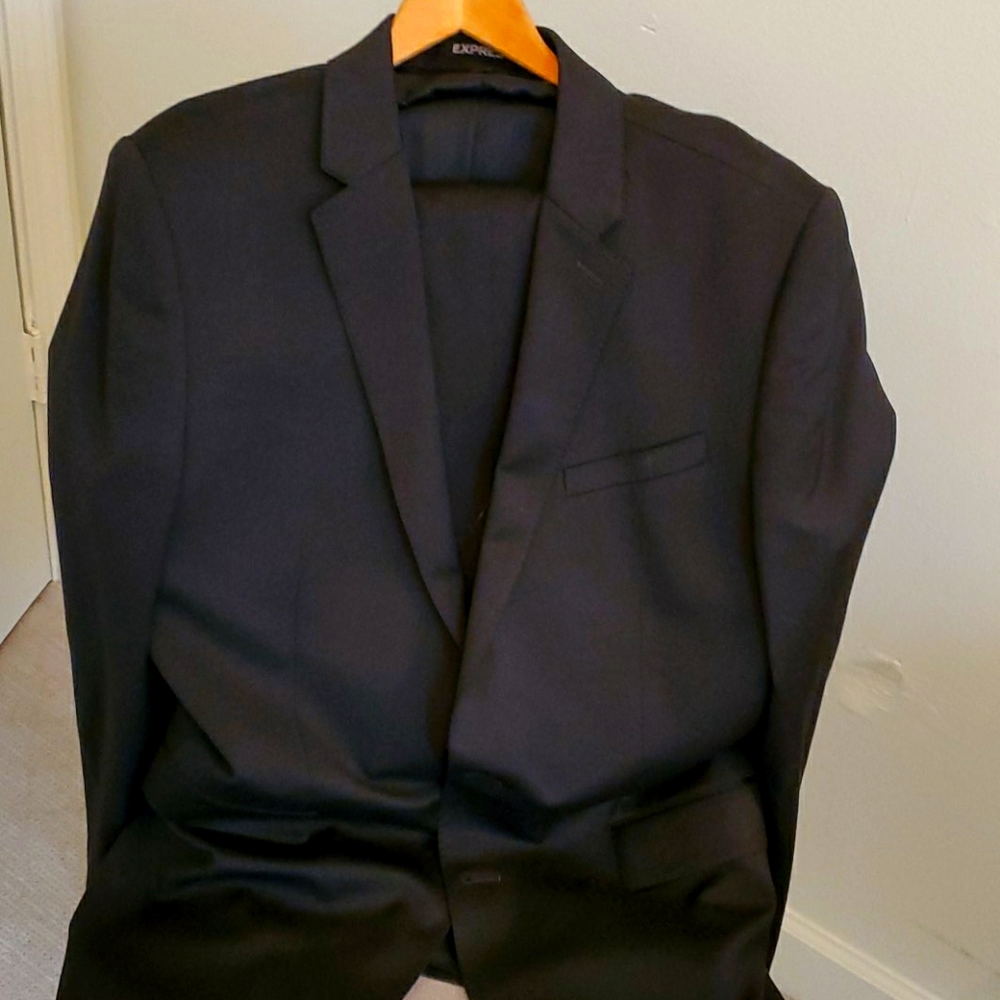 Express 2 piece suit 42r pants 36×32..brand new